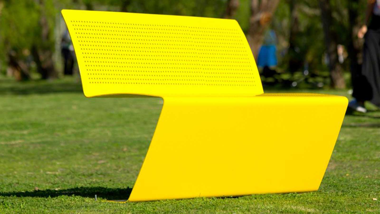 banco-laminar-amarillo-plaza-parque.jpg