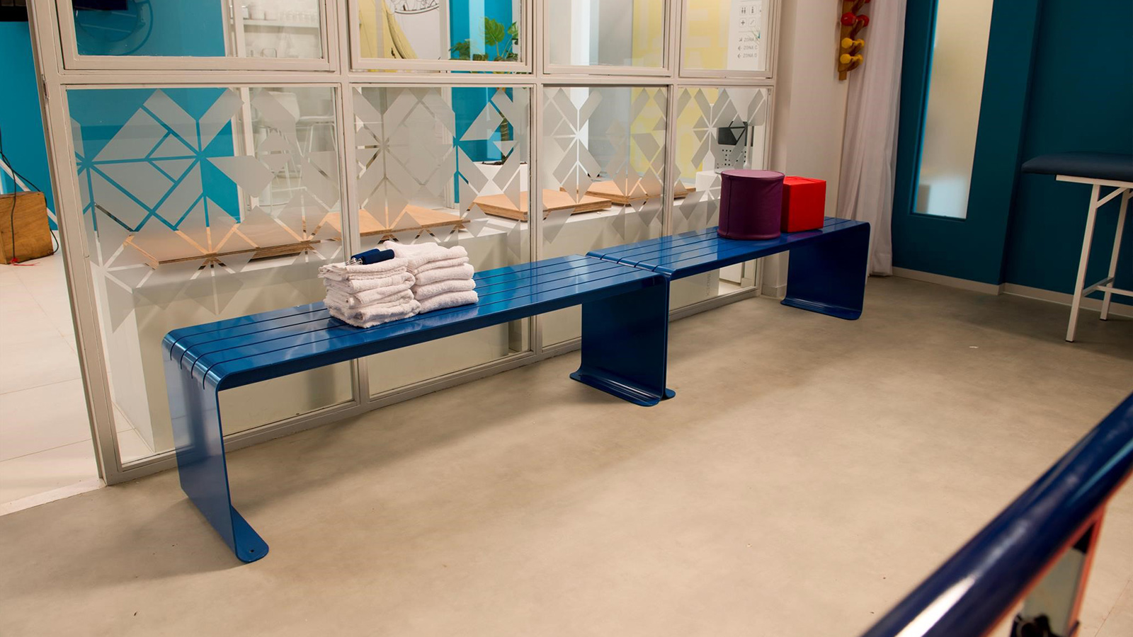 banco-logan-set-simona-azul-tele.jpg