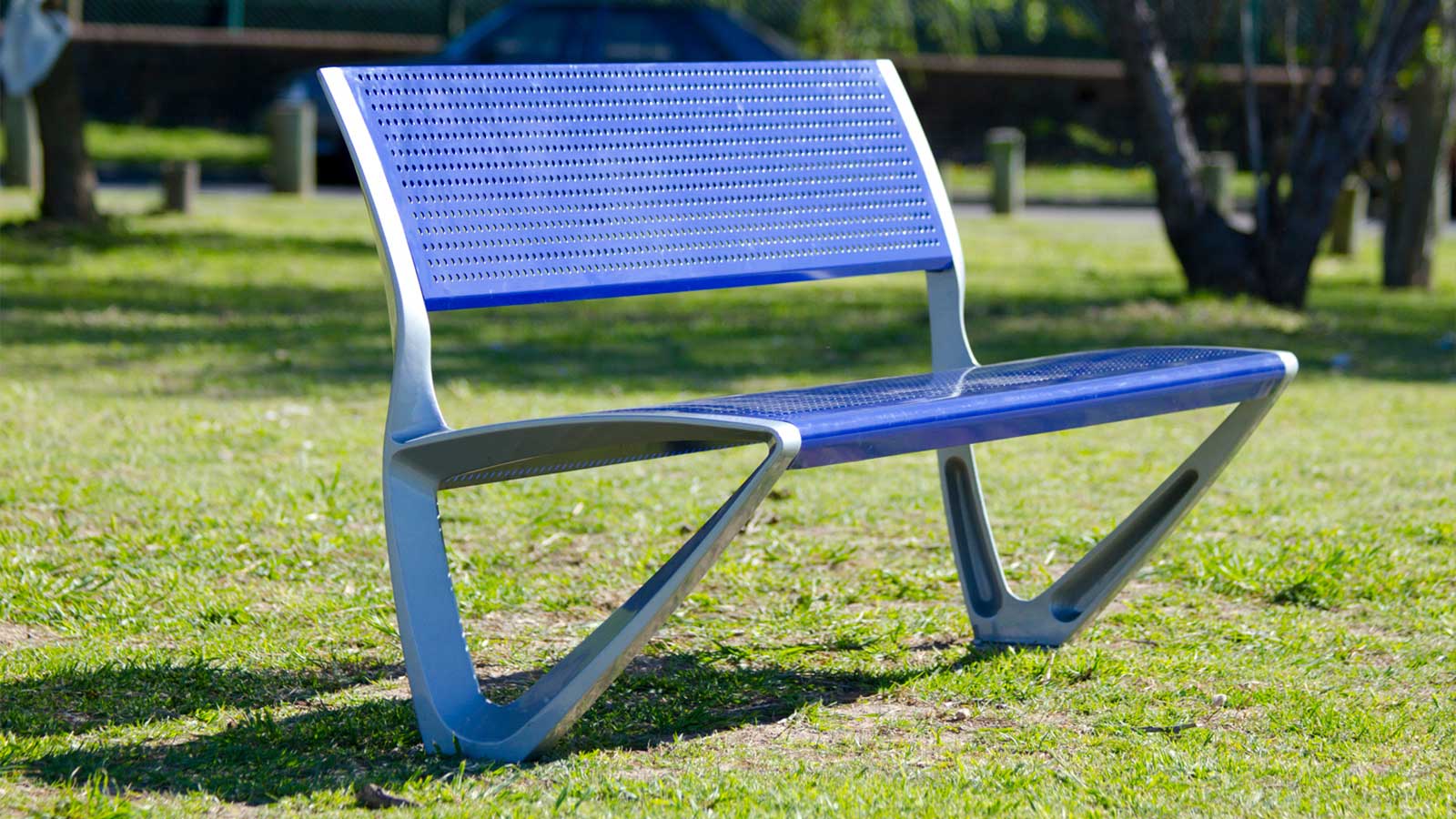 banco-moe-azul-aire-libre.jpg