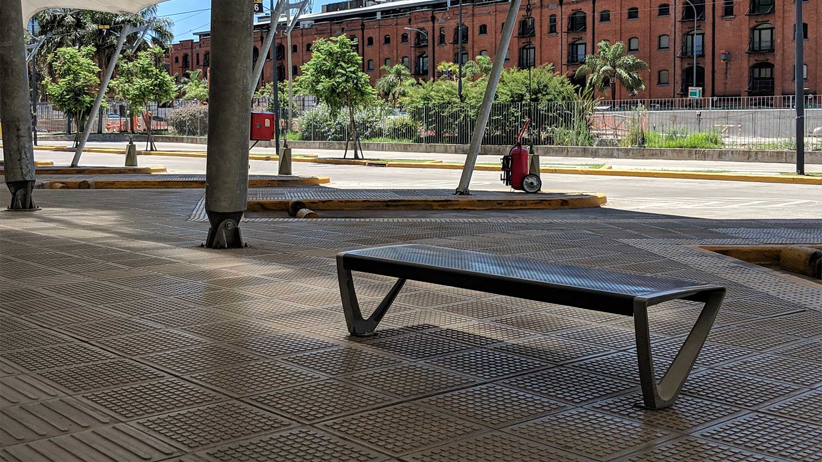 banco-moe-espera-combis-puerto-madero-buenos-aires.jpg