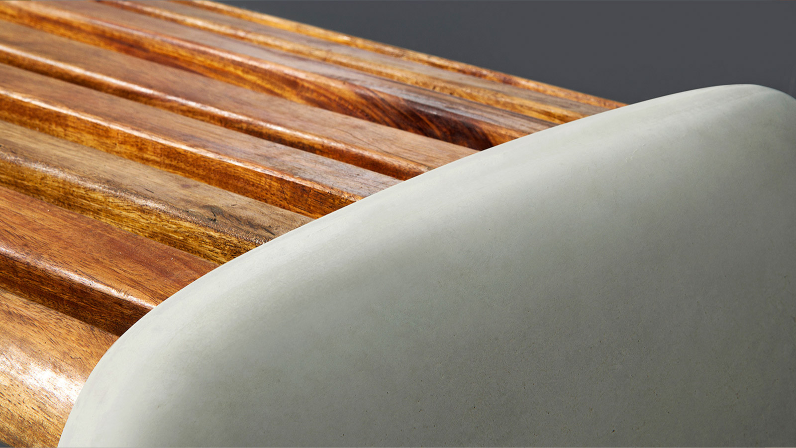banco-peble-detalle-madera-cemento.jpg