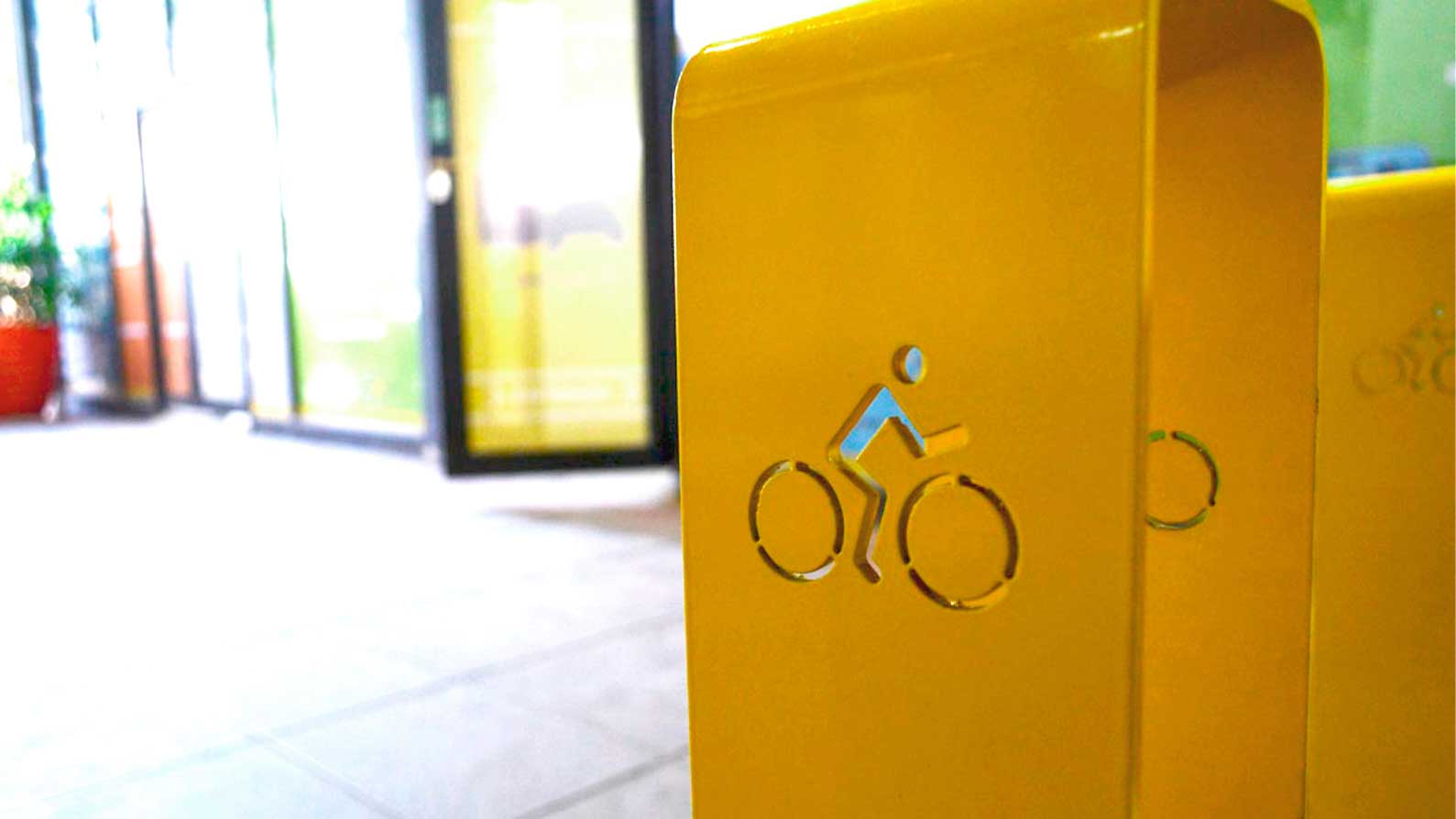 bicicletero-monociclo-chapa-via-publica.jpg