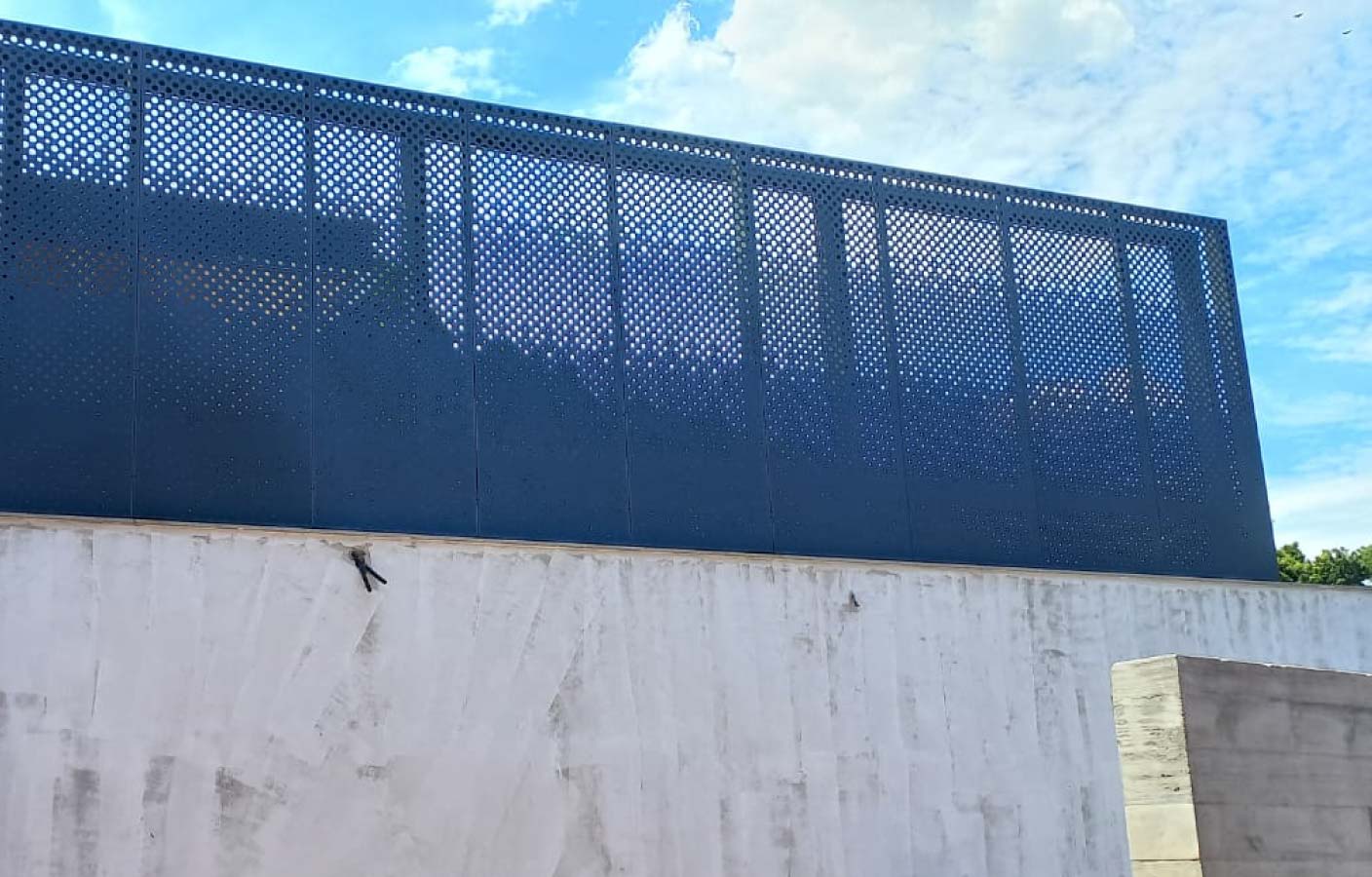 chapa-perforada-decorativa-dagra-medianera.jpg