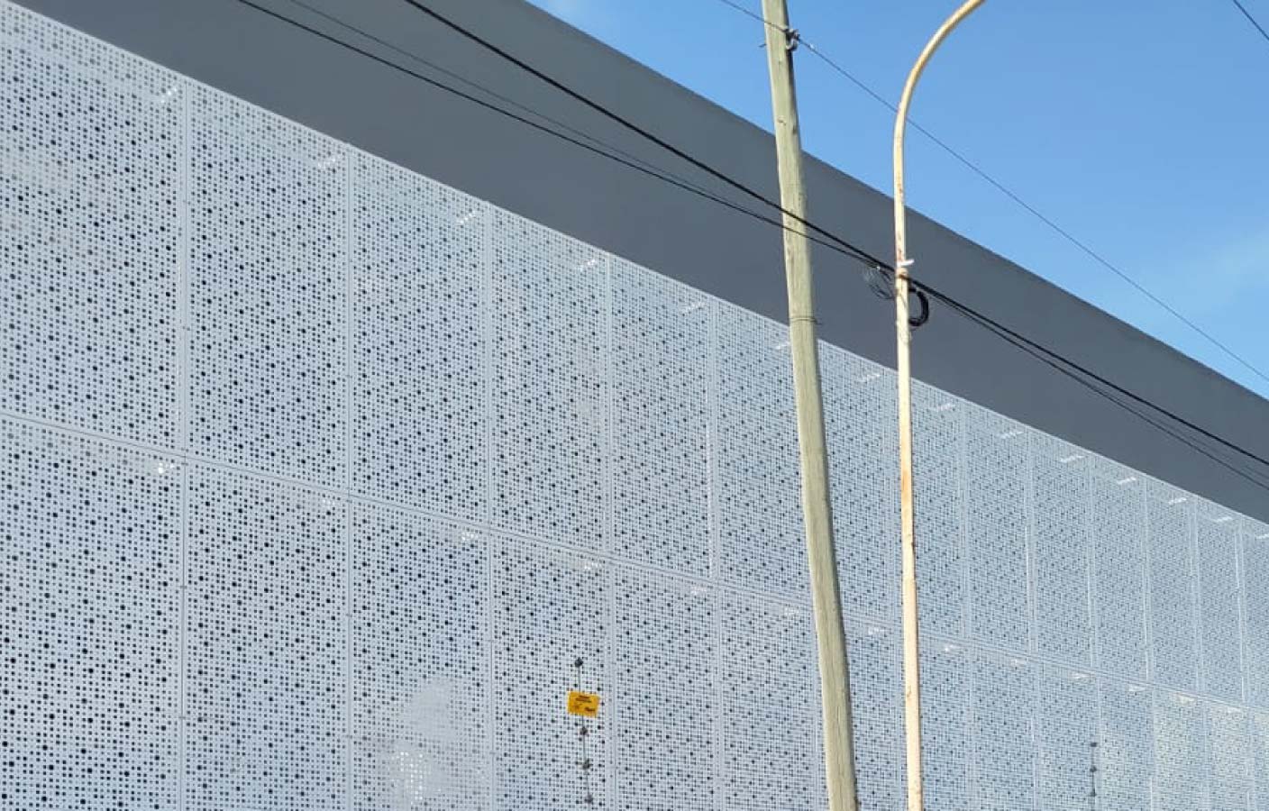 chapa-perforada-decorativa-mida-fachada.jpg