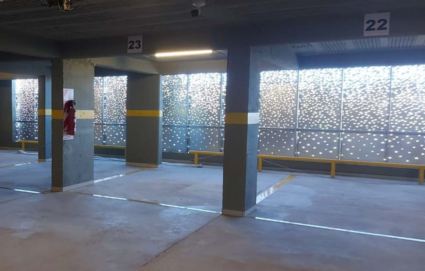 chapa-perforada-decorativa-tamiz-estacionamiento.jpg