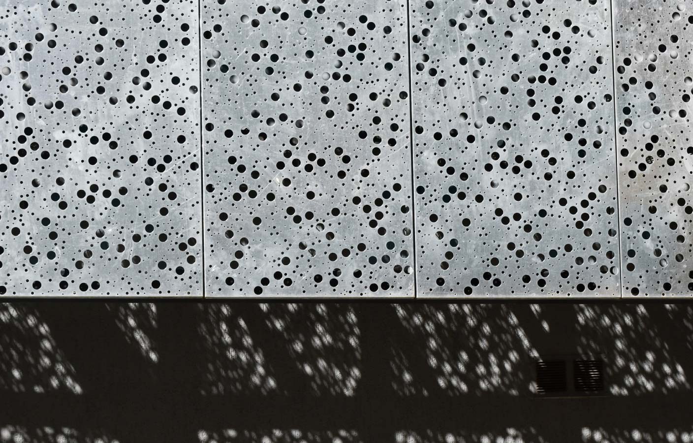 chapa-perofrada-decorativa-abanico-galvanizado.jpg