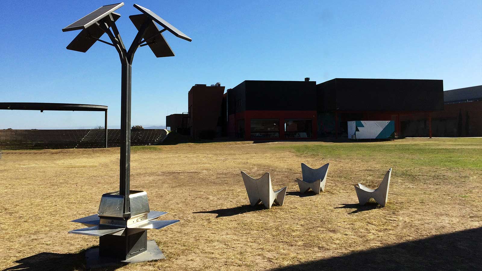 estacion-carga-solar-solis-parque-universidad.jpg
